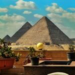 مشهد واقعي من القاهرة يرمز إلى الإقامة والعمل في مصر