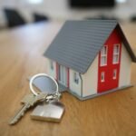 عقد بيع ومفاتيح عقار توضح أهم بنود عقد البيع