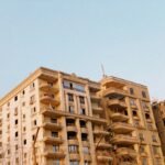 مشروع سكني حديث يعبّر عن التنازل عن الوحدة العقارية قبل الاستلام