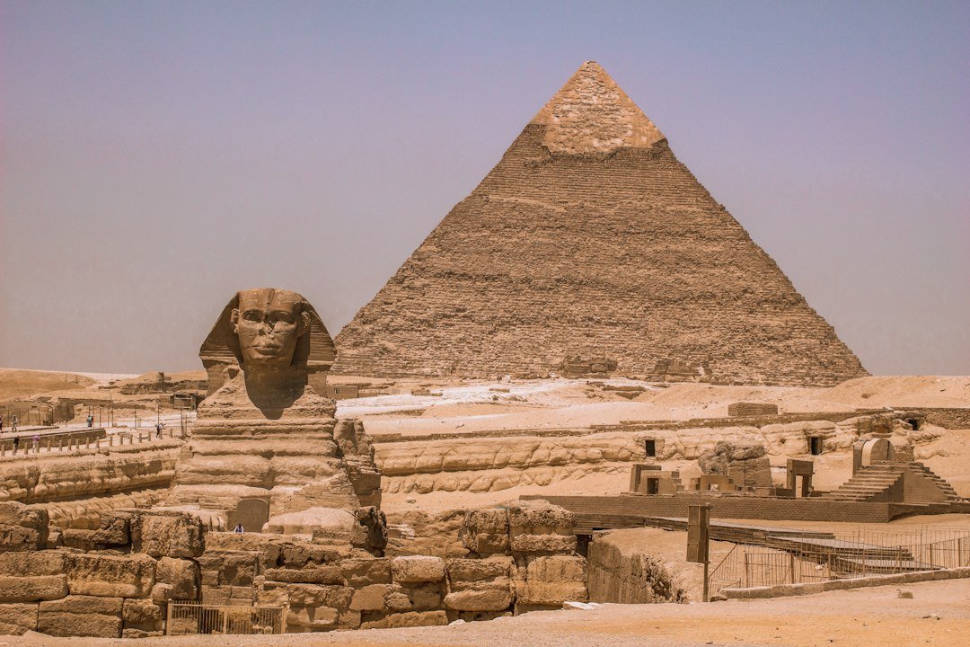 مشهد واقعي من مصر، صورة توضيحية لمقال تنفيذ الأحكام المدنية والتجارية في مصر: ما الخطوات بعد كسب القضية؟
